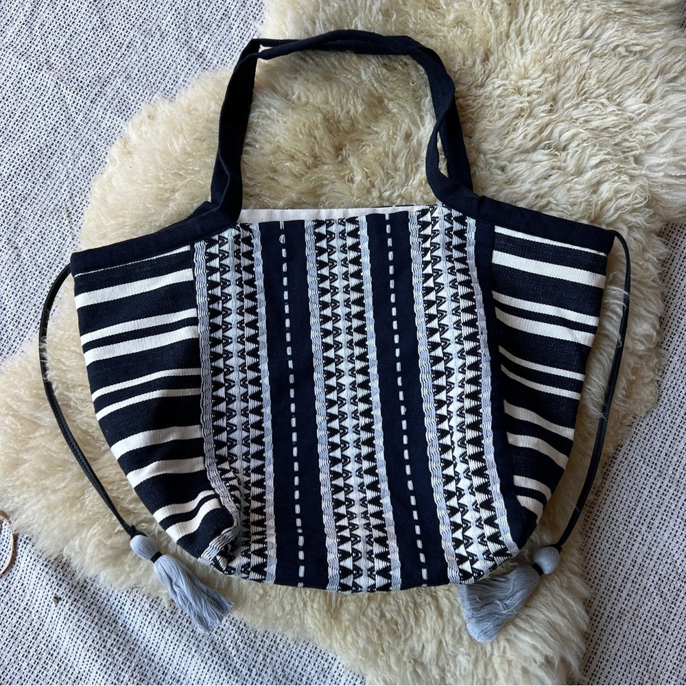 Mercado Global Rosa Tote Blue and White